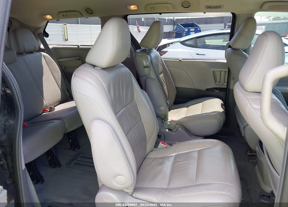2017 TOYOTA SIENNA XLE 8 PASSENGER VIN: 5TDYZ3DC2HS865740