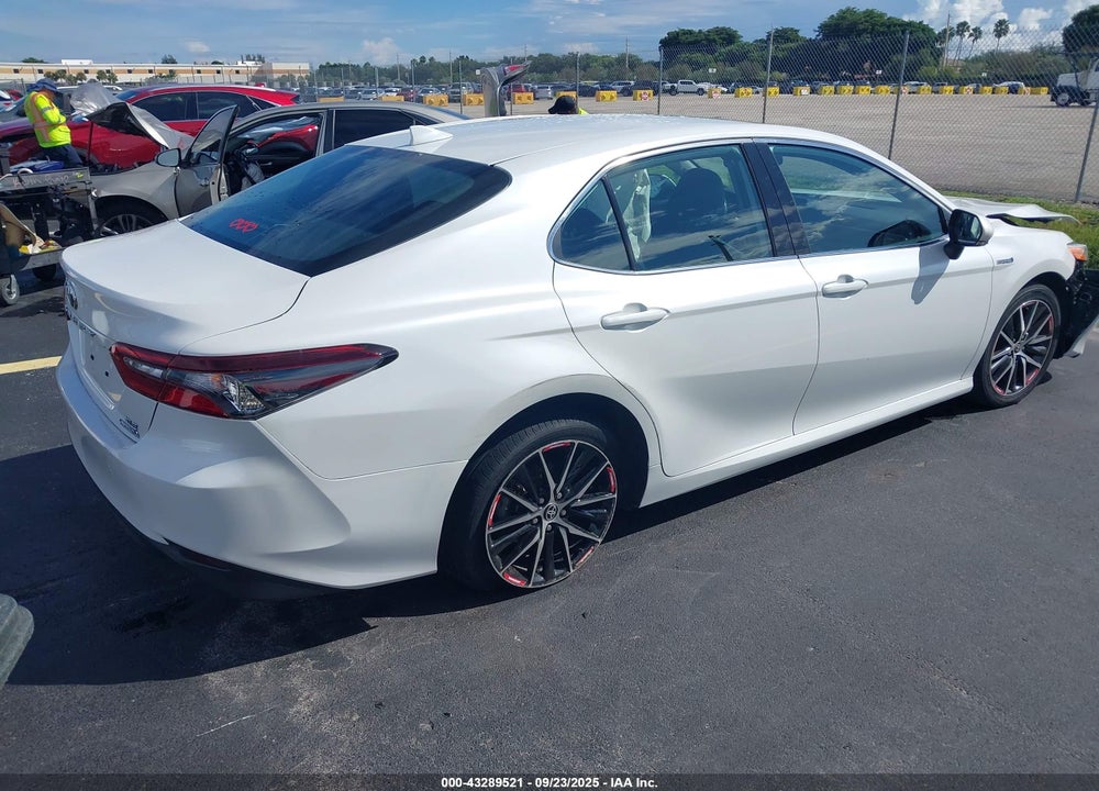 2021 TOYOTA CAMRY XLE HYBRID VIN: 4T1F31AK0MU555466