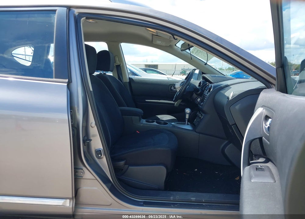 2014 NISSAN ROGUE VIN: JN8AS5MT9EW624579