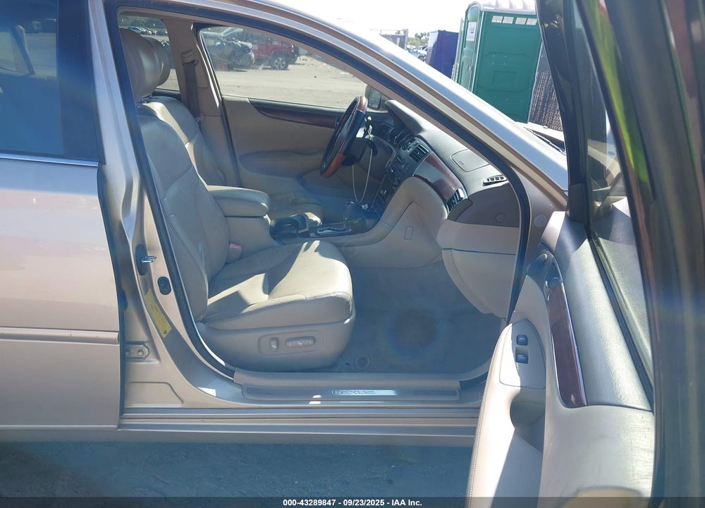 2004 LEXUS ES 330 VIN: JTHBA30G645048601