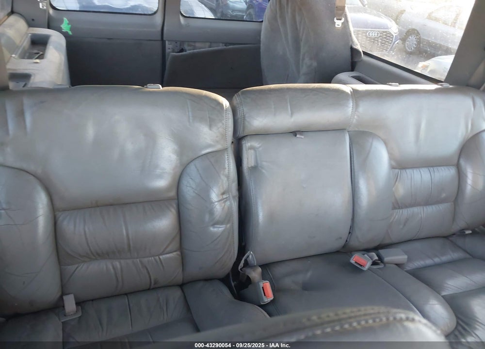 1999 CHEVROLET SUBURBAN 2500 VIN: 1GNGK26R8XJ527936