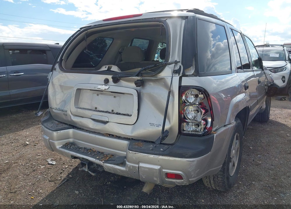 2005 CHEVROLET TRAILBLAZER LS VIN: 1GNDT13S352387657