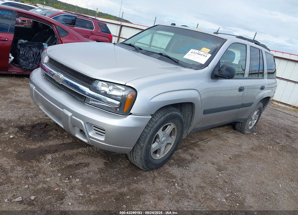 2005 CHEVROLET TRAILBLAZER LS VIN: 1GNDT13S352387657