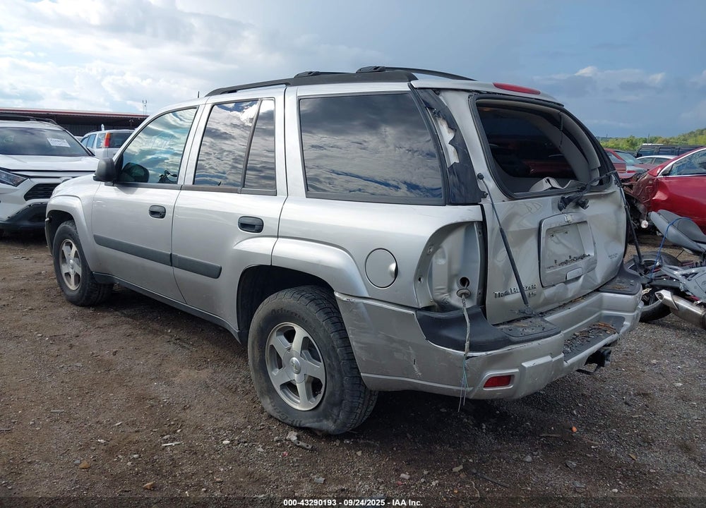 2005 CHEVROLET TRAILBLAZER LS VIN: 1GNDT13S352387657