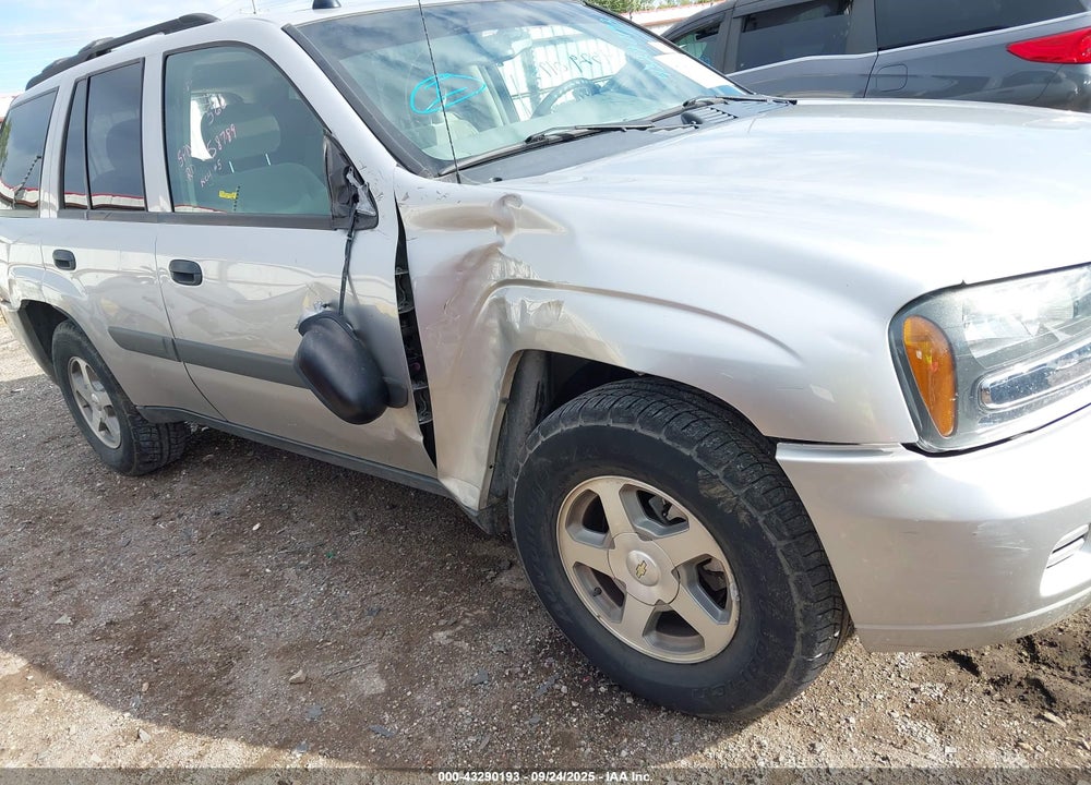2005 CHEVROLET TRAILBLAZER LS VIN: 1GNDT13S352387657