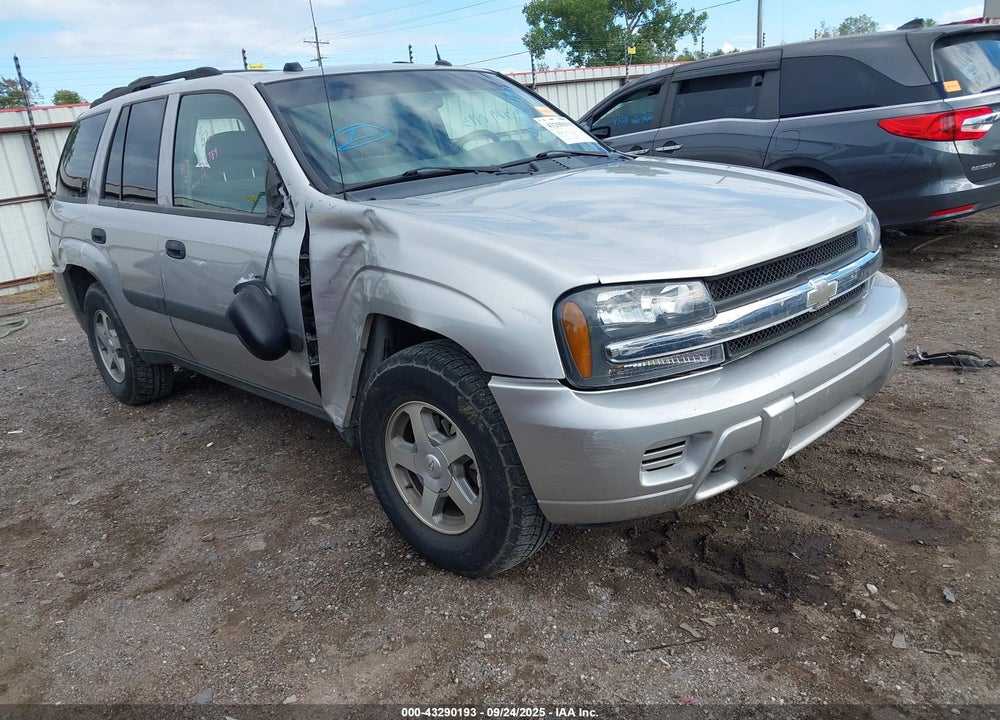 2005 CHEVROLET TRAILBLAZER LS VIN: 1GNDT13S352387657