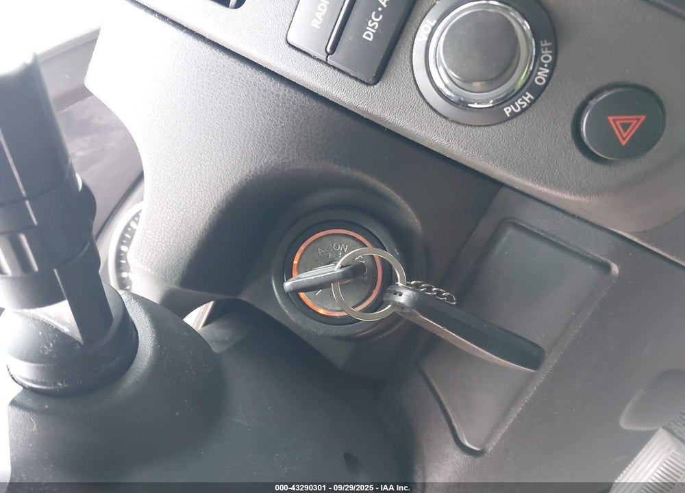 2011 NISSAN PATHFINDER SV VIN: 5N1AR1NB5BC631334