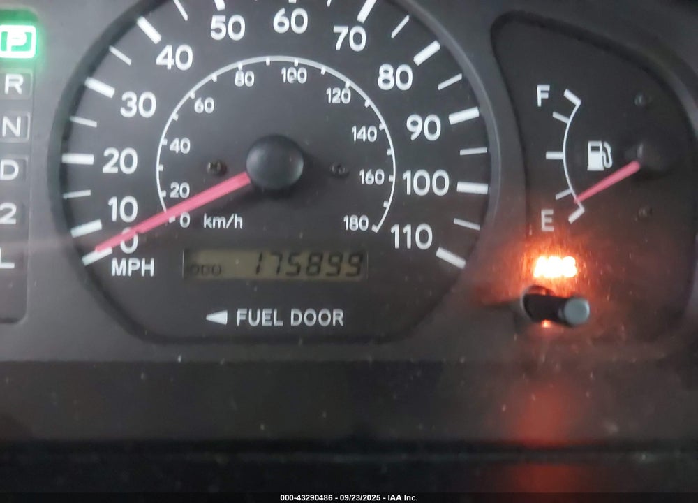 1999 TOYOTA SIENNA XLE VIN: 4T3ZF13C5XU143470