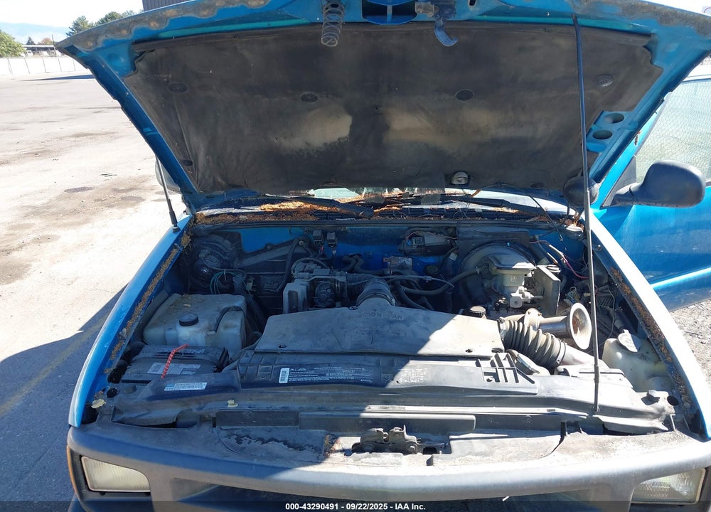 1995 CHEVROLET S TRUCK S10 VIN: 1GCCS1443SK108260