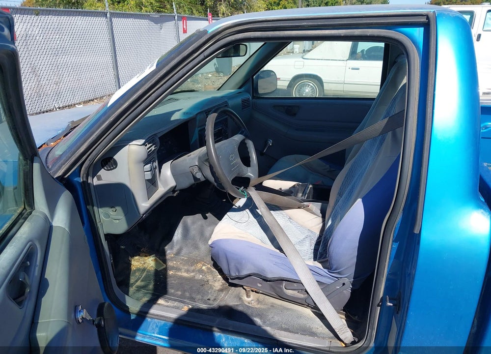 1995 CHEVROLET S TRUCK S10 VIN: 1GCCS1443SK108260