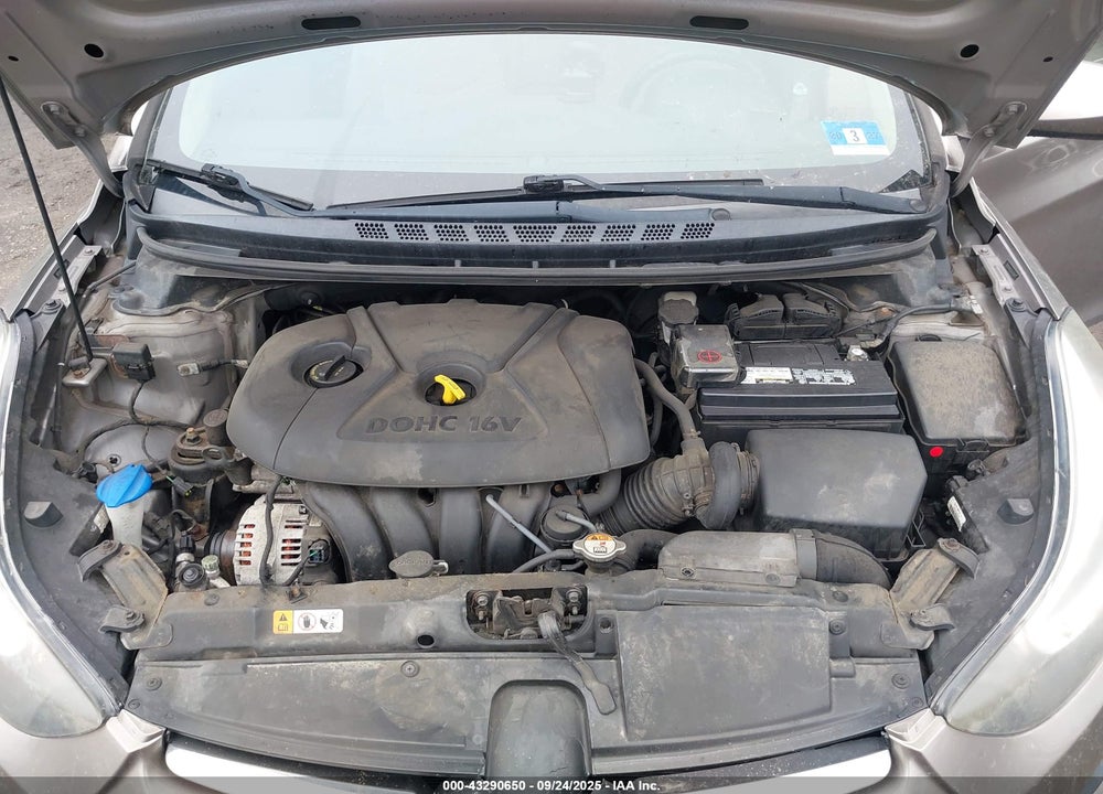 2014 HYUNDAI ELANTRA VIN: 5NPDH4AE3EH523647