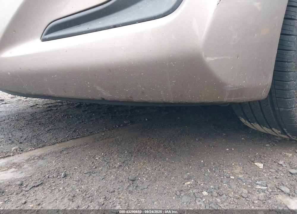 2014 HYUNDAI ELANTRA VIN: 5NPDH4AE3EH523647