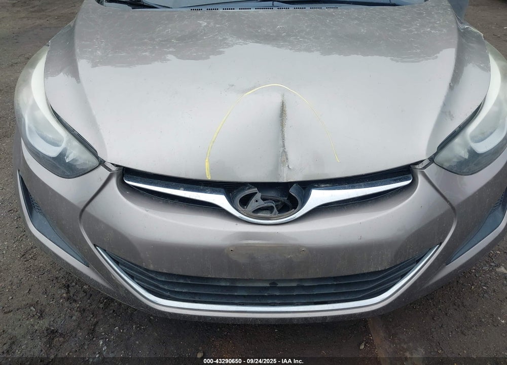 2014 HYUNDAI ELANTRA VIN: 5NPDH4AE3EH523647