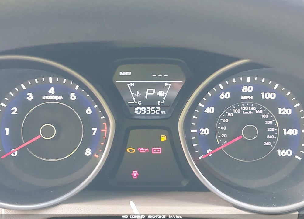 2014 HYUNDAI ELANTRA VIN: 5NPDH4AE3EH523647
