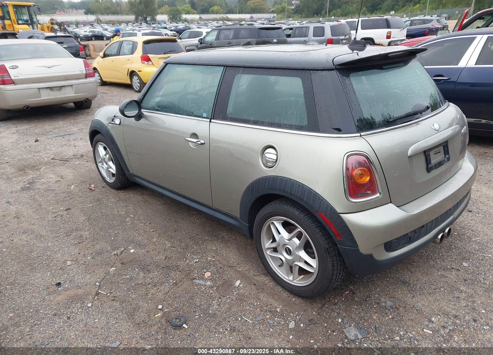 2010 MINI COOPER S VIN: WMWMF7C59ATZ70653