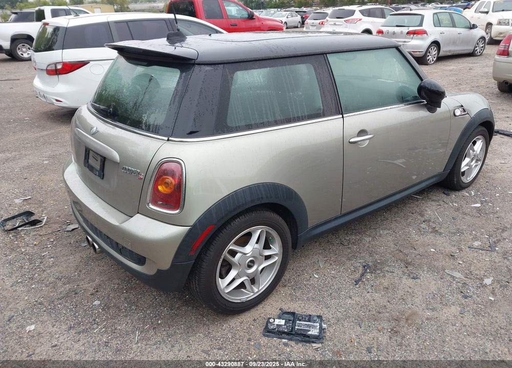 2010 MINI COOPER S VIN: WMWMF7C59ATZ70653