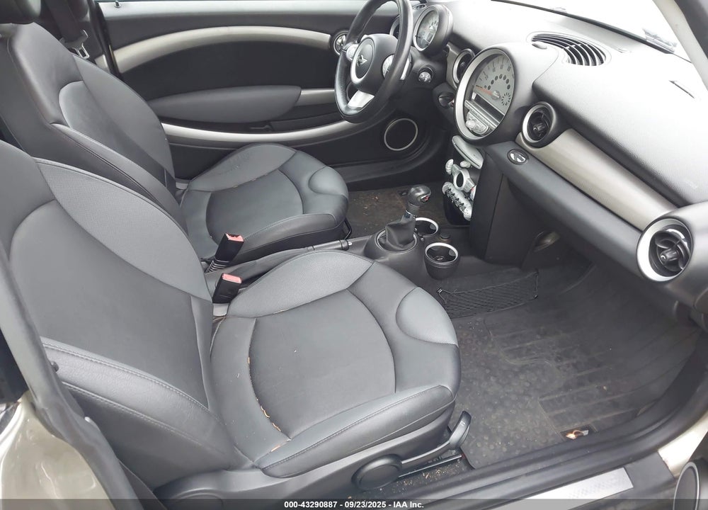 2010 MINI COOPER S VIN: WMWMF7C59ATZ70653