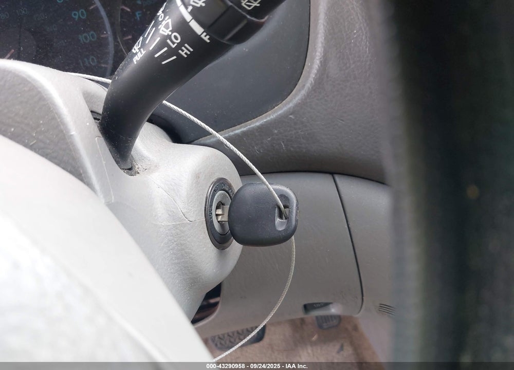 2010 TOYOTA SIENNA XLE VIN: 5TDYK4CC1AS300736