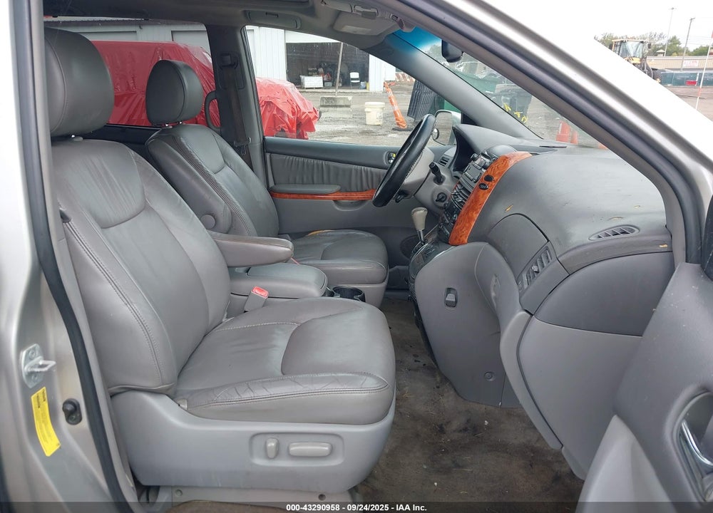 2010 TOYOTA SIENNA XLE VIN: 5TDYK4CC1AS300736