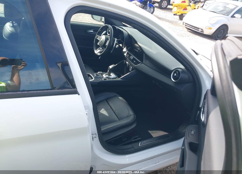 2022 ALFA ROMEO GIULIA VIN: ZARFAMAN3N7659817
