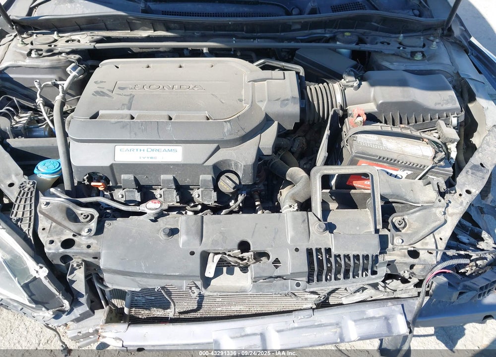 2015 HONDA ACCORD VIN: 1HGCR3F8XFA004420