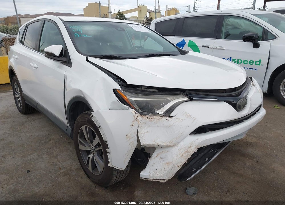 2018 TOYOTA RAV4 VIN: 2T3WFREV4JW474662