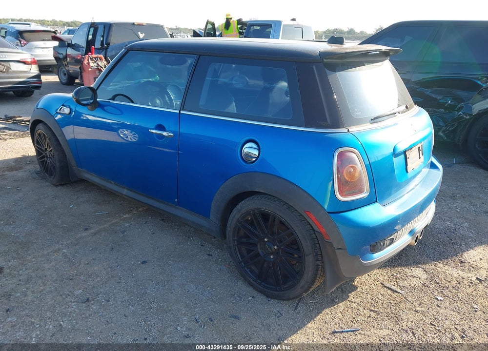 2010 MINI COOPER S VIN: WMWMF7C55ATW89935