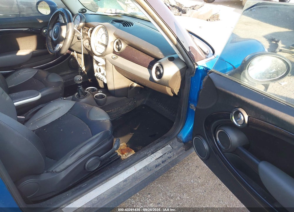 2010 MINI COOPER S VIN: WMWMF7C55ATW89935