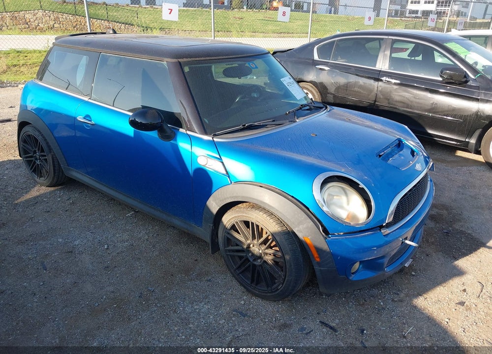 2010 MINI COOPER S VIN: WMWMF7C55ATW89935