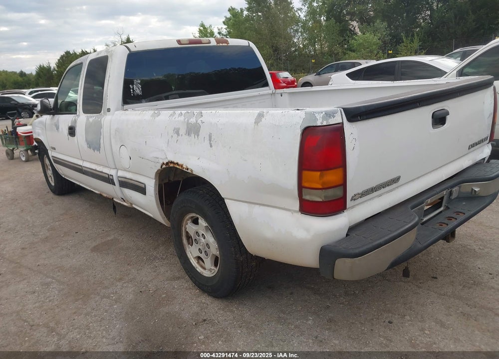 2001 CHEVROLET SILVERADO 1500 LS VIN: 2GCEC19V611180835