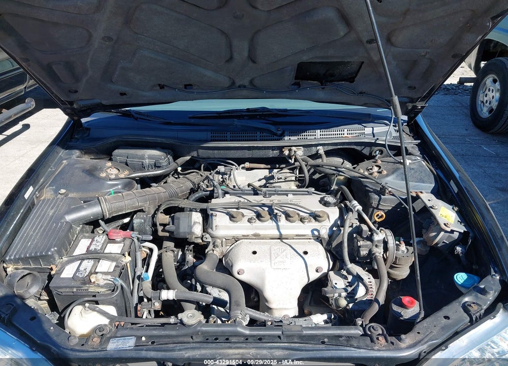 2002 HONDA ACCORD 2.3 SE VIN: 1HGCG56702A125511