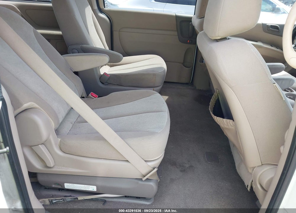 2011 KIA SEDONA LX VIN: KNDMG4C74B6365486