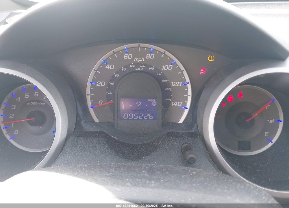 2011 HONDA FIT VIN: JHMGE8H53BC021147
