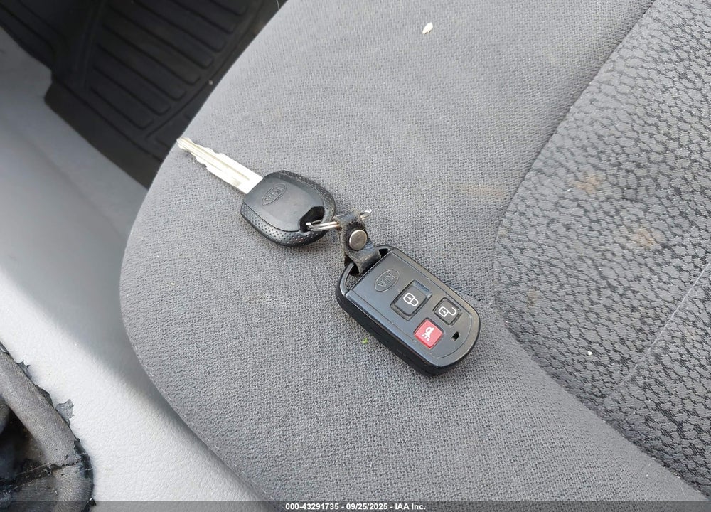2005 KIA SPECTRA5 VIN: KNAFE161055101984