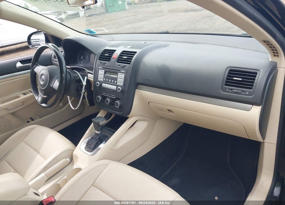 2010 VOLKSWAGEN JETTA VIN: 3VWAZ7AJXAM099562
