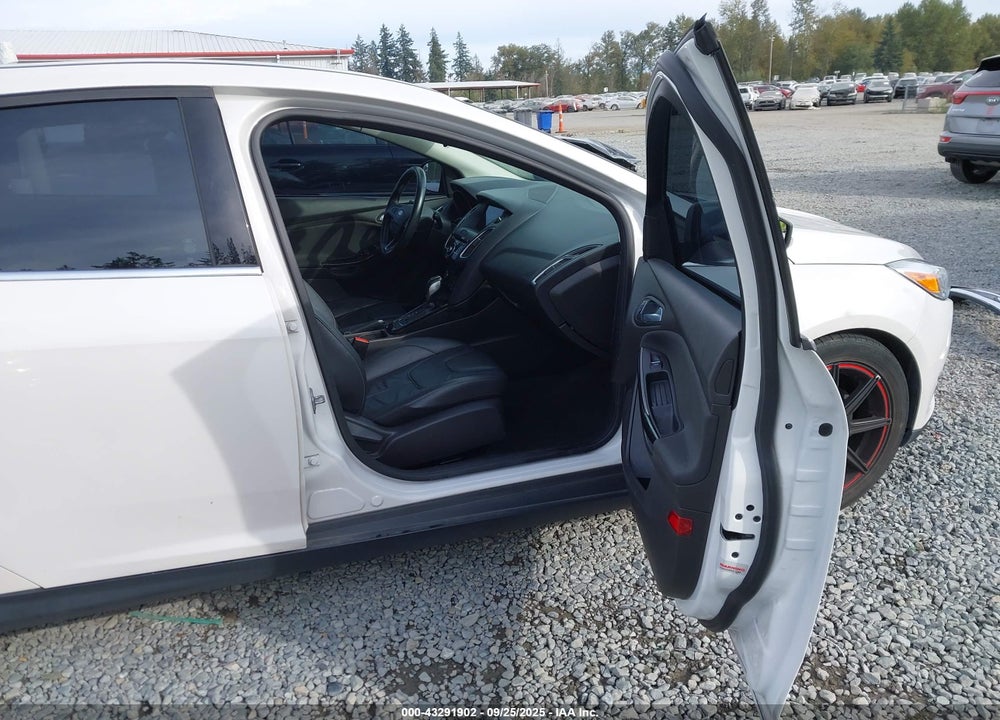 2016 FORD FOCUS VIN: 1FADP3N2XGL230720