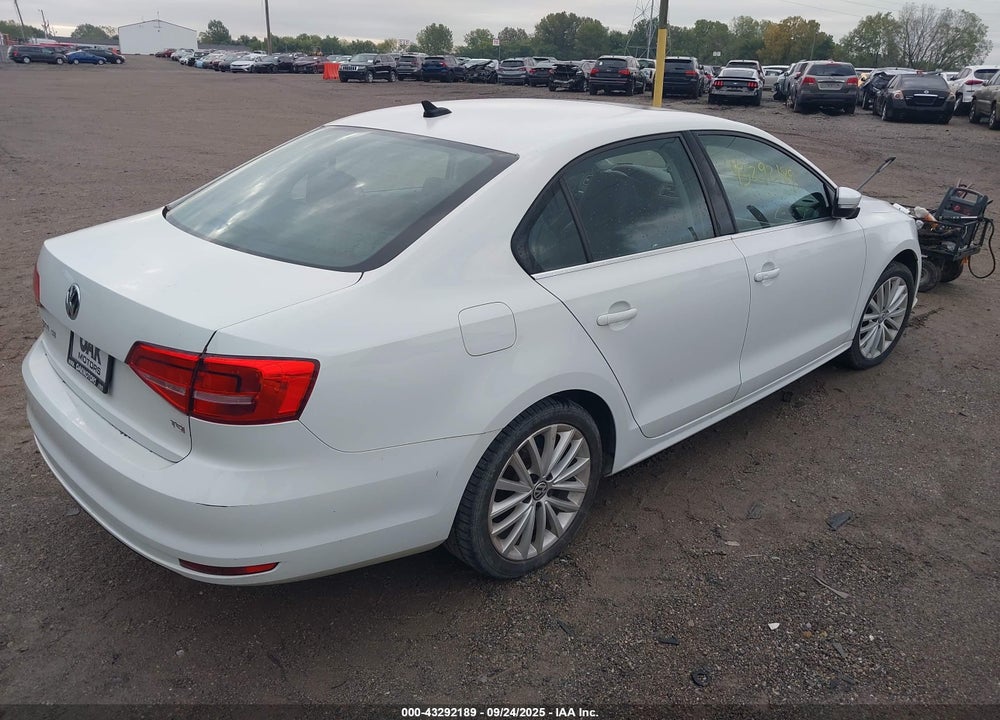 2015 VOLKSWAGEN JETTA 1.8T SE VIN: 3VWD17AJ5FM307942