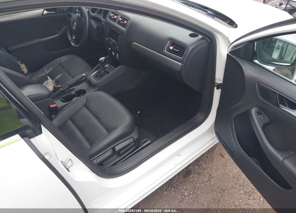2015 VOLKSWAGEN JETTA 1.8T SE VIN: 3VWD17AJ5FM307942