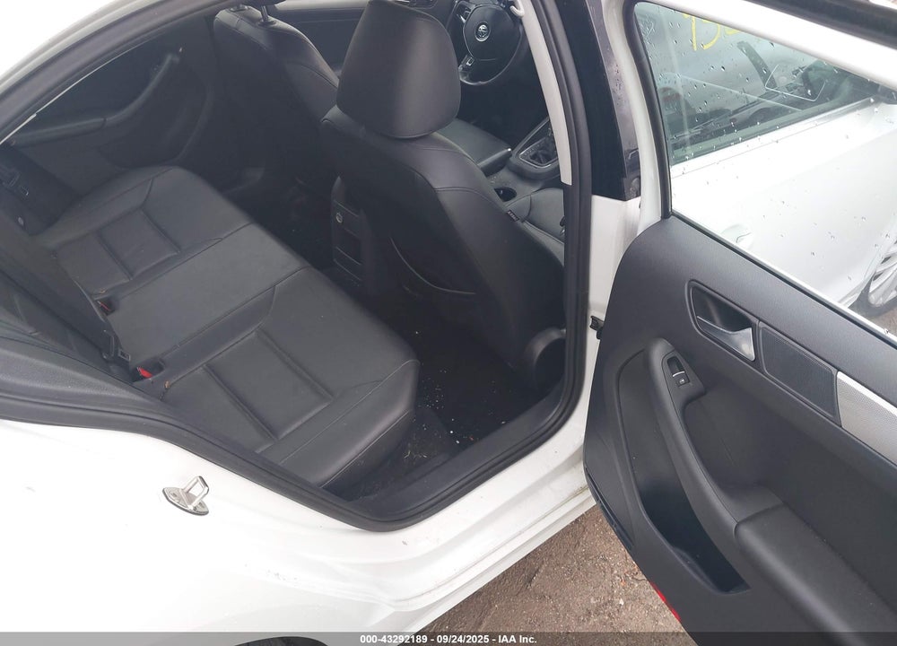 2015 VOLKSWAGEN JETTA 1.8T SE VIN: 3VWD17AJ5FM307942