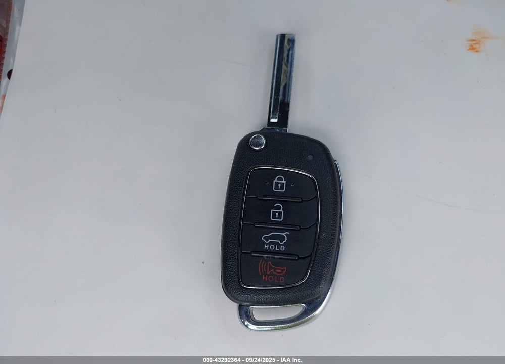 2017 HYUNDAI SANTA FE SE VIN: KM8SMDHF7HU176900