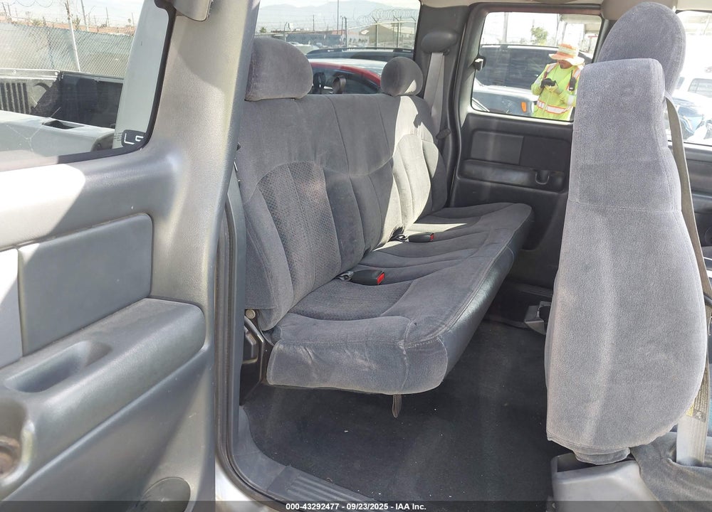 2002 CHEVROLET SILVERADO 1500 LS VIN: 2GCEC19T421144061
