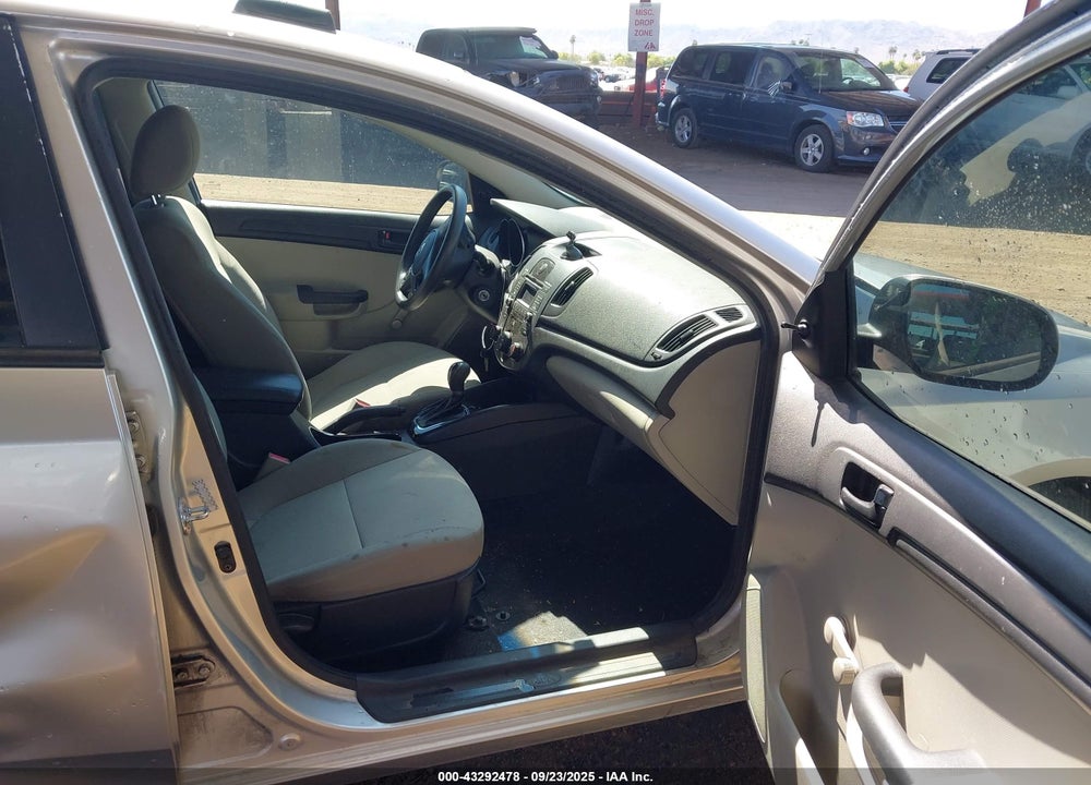 2011 KIA FORTE VIN: KNAFT4A24B5359461