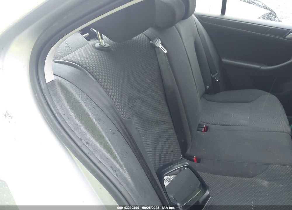 2014 VOLKSWAGEN JETTA VIN: 3VW2K7AJ5EM392171