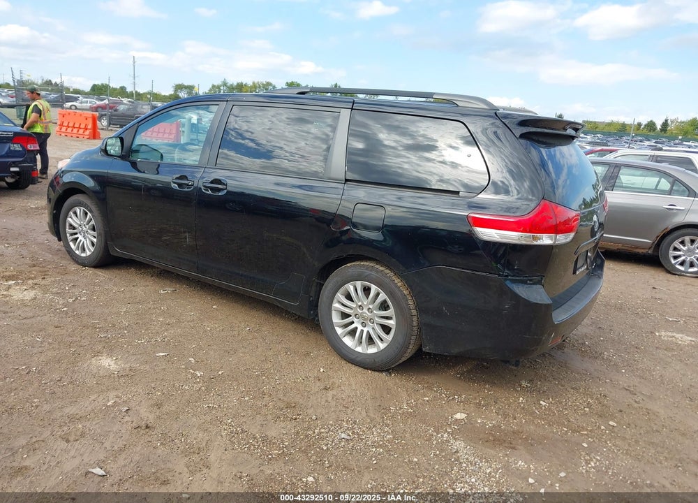 2014 TOYOTA SIENNA XLE V6 8 PASSENGER VIN: 5TDYK3DC2ES429504