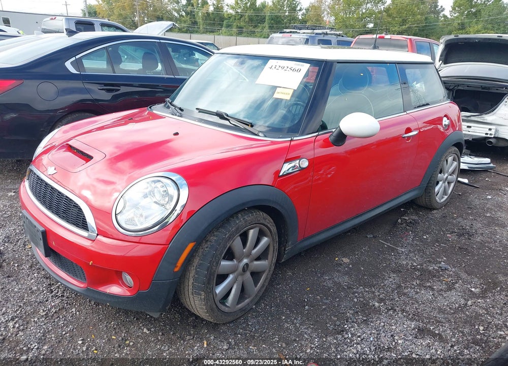 2008 MINI COOPER S VIN: WMWMF73528TT89621