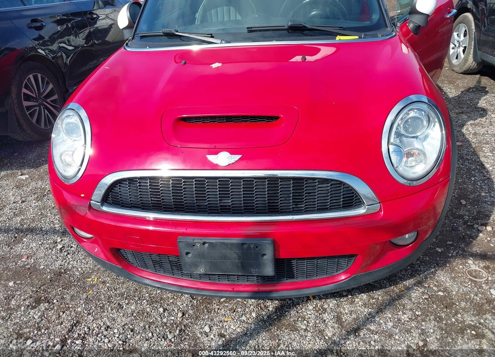 2008 MINI COOPER S VIN: WMWMF73528TT89621