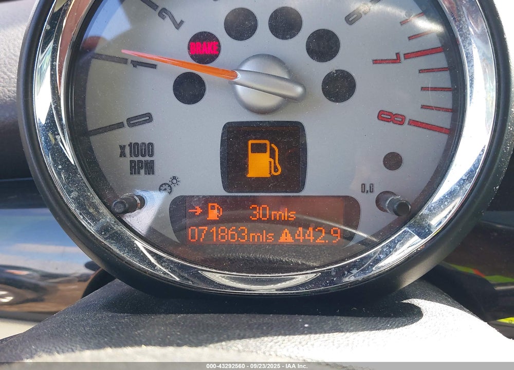 2008 MINI COOPER S VIN: WMWMF73528TT89621