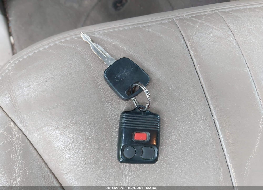 2002 FORD EXPEDITION EDDIE BAUER VIN: 1FMPU18LX2LA76538