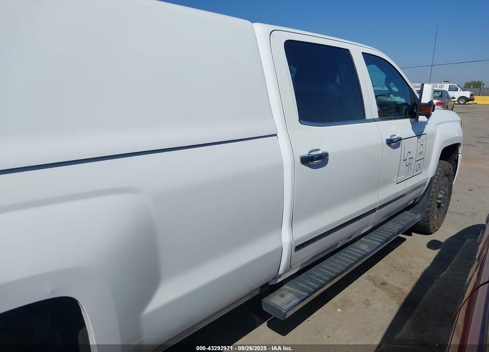 2015 CHEVROLET SILVERADO 3500HD HIGH COUNTRY VIN: 1GC4K1E88FF681675