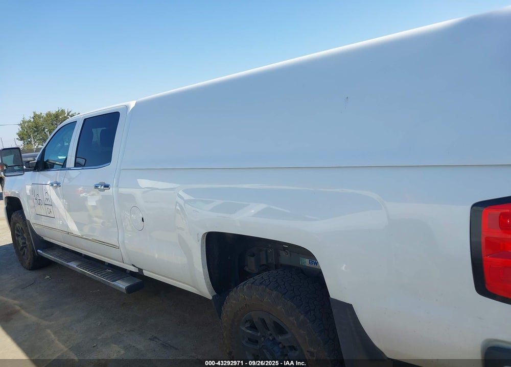 2015 CHEVROLET SILVERADO 3500HD HIGH COUNTRY VIN: 1GC4K1E88FF681675
